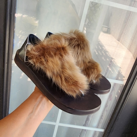 Brunello Cucinelli 100%โ Plush Fur Toe Strap Sandals A176 - Picture 8 of 14